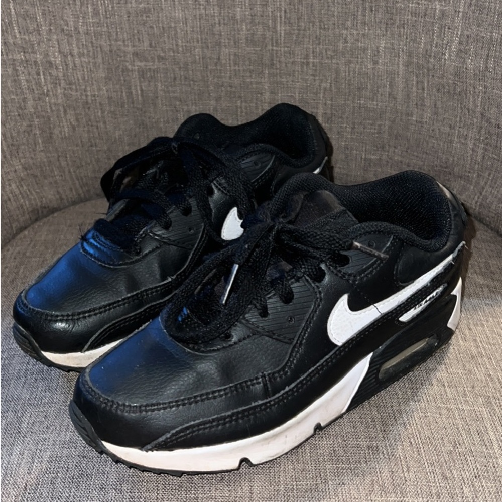 NIKE AIR MAX 90 kids size 2.5Y